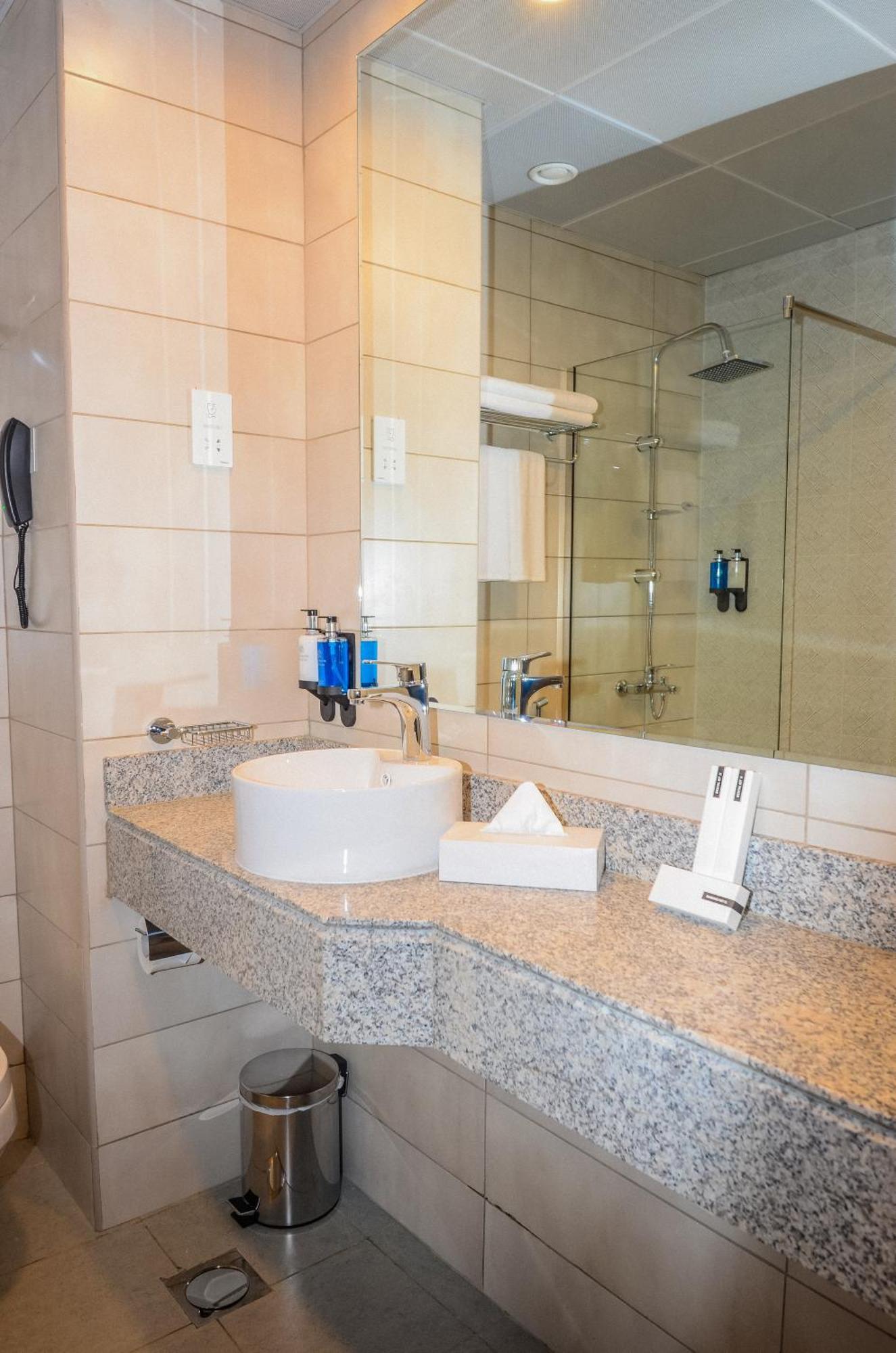 Vogo Grand Hotel Formerly Best Western Plus Hotel Dubai Academic City Exterior photo