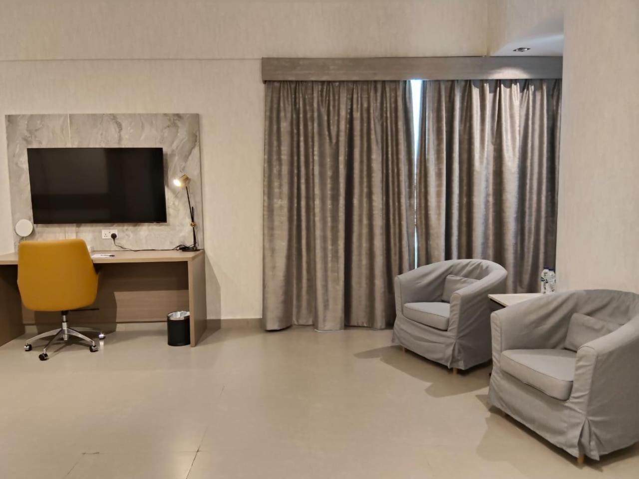 Vogo Grand Hotel Formerly Best Western Plus Hotel Dubai Academic City Exterior photo